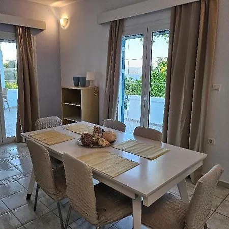 KOUNOUPISEA Holidays house ΜΕ ΥΠΕΡΟΧΗ ΘΕΑ ΣΤΟ ΠΟΡΤΟ ΧΕΛΙ
