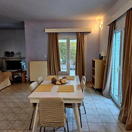 KOUNOUPISEA Holidays house ΜΕ ΥΠΕΡΟΧΗ ΘΕΑ ΣΤΟ ΠΟΡΤΟ ΧΕΛΙ *